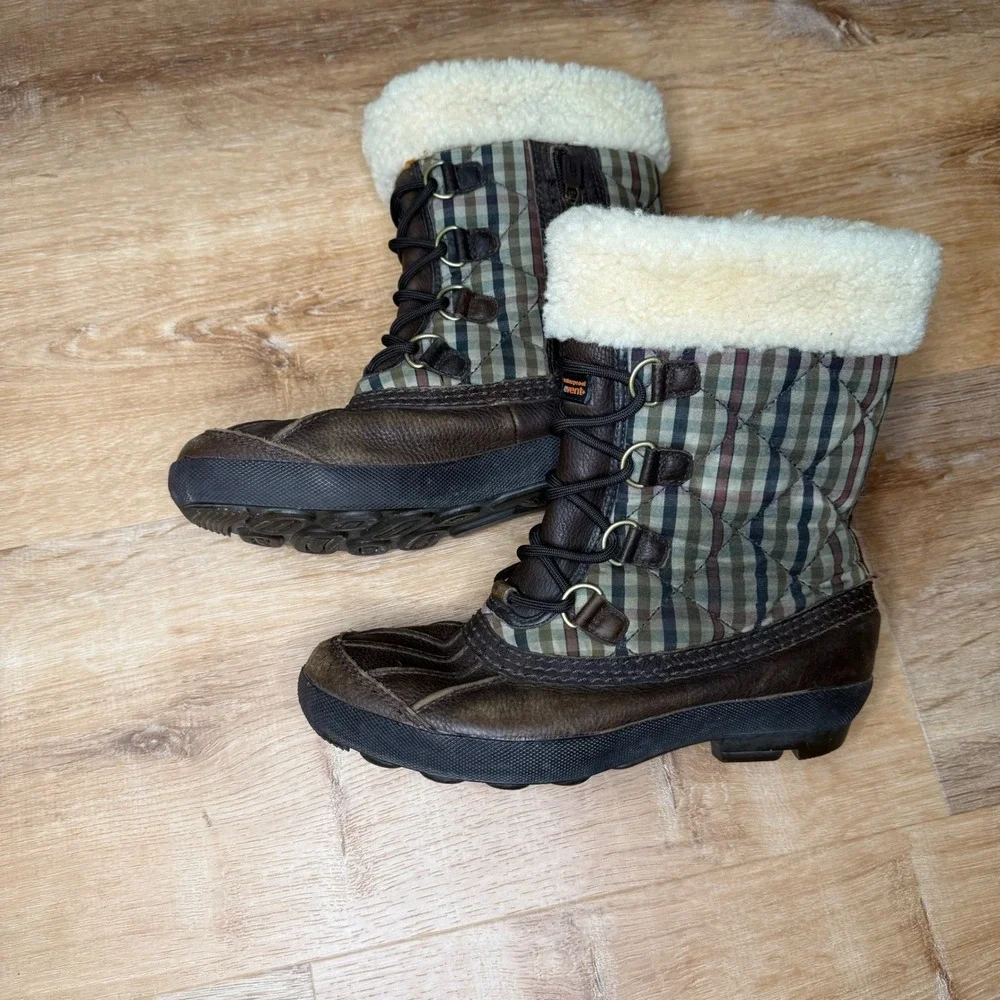 UGG Australia Women's Plaid Lined Winter Boots Size 7 Waterproof Event Casual